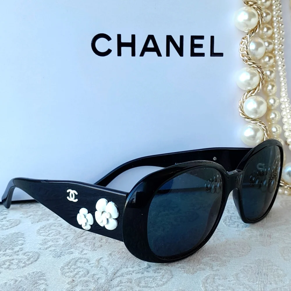 小物 CHANEL sunglasses Camellia White y2k CHANEL Camelia Sunglasses plastic White Black 5113 CC Auth YKZ401